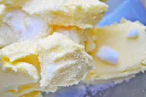 Butter-Zucker-Mischung für Marillenkuchen