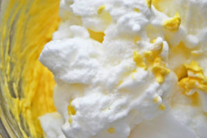 Eischnee für Marillenkuchen-Teig
