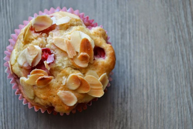 Erdbeer-Muffins - zuckerstaub.at