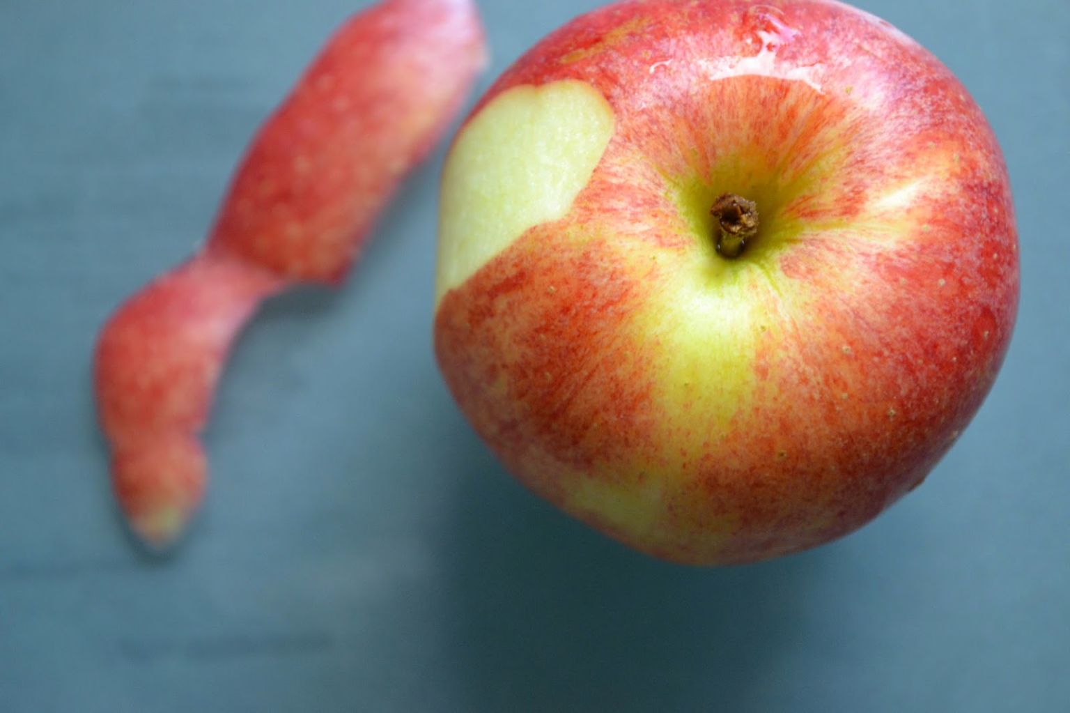 Topfenstrudel mit Apfel - zuckerstaub.at