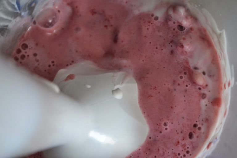 Erfrischender Erdbeer-Shake - zuckerstaub.at